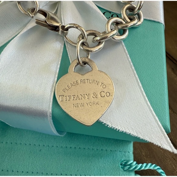 Tiffany Return to Tiffany heart tag bracelet - Picture 2 of 4